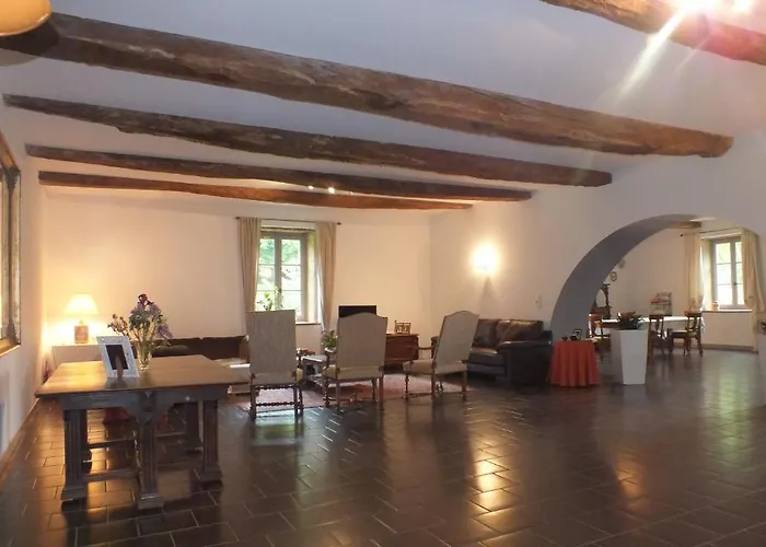 לינה וארוחת בוקר Chateau Du Bourg Perreux