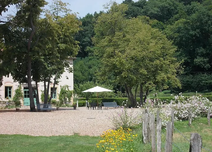 לינה וארוחת בוקר Chateau Du Bourg Perreux